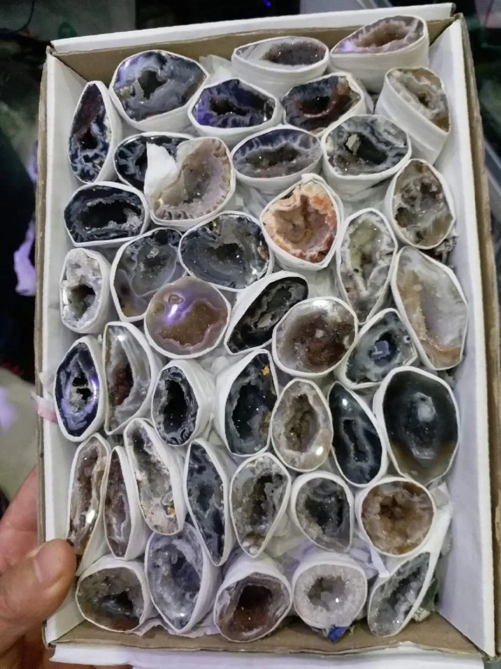 

48-55pcs/box Natural Wonderful agate Geode mineral specimens
