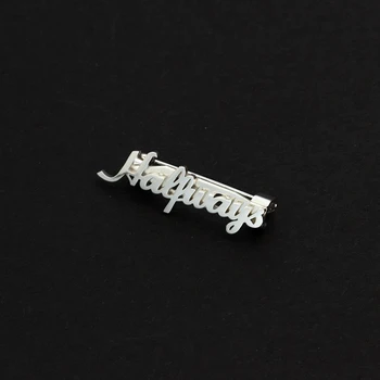 Elegant Personalized Name Brooch Best Friend Nameplate Letters Brooches Pins Handmade Women Kids Jewelry Engagement Gifts BFF tanie i dobre opinie CN (pochodzenie) Stainless Steel Letters Pins Przypinki Kobiety Klasyczny Metal Gold Platinum Rose Gold Gift Box We can do customized products