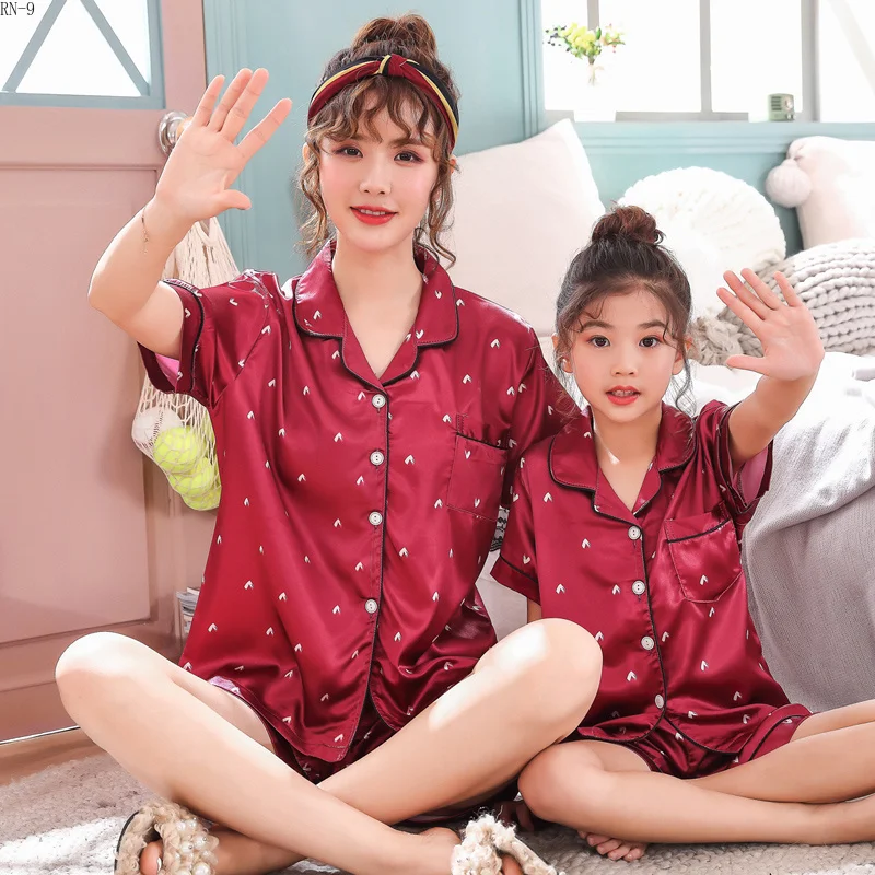 

Family Satin Pajamas Set Adult Kids Set Girls Boy Mommy Silk Sleepwear Nightwear Mother Daughter Clothes Matching Family Outfits