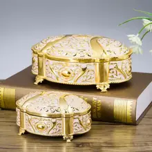 Yeni! 2 boyutları Düğün Hediye Kutusu Metal Takı Çantası Çinko alaşımlı Biblo kutuları Çiçek Oyma Fantezi Paket doğum günü hediyesi