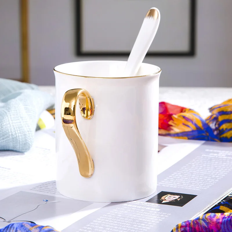 Скандинавский стиль Цзиндэчжэнь керамическая чашка воды чашка, кофейная чашка костяного фарфора одна чашка с ложкой золотые кружки лучший подарок - Цвет: White
