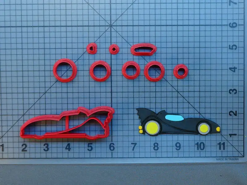 JB_Batmobile-266-454-Cookie-Cutter-Set-Super-Hero-Car-266-454_