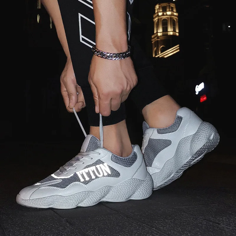 

Men's Sports Shoes Reflective Outdoor Sports Shoes For Male Gum Sneakers Men Stitching Mesh Breathable Deodorant Running Shoes