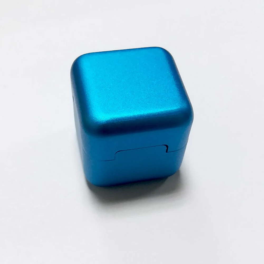 

Snooker Accessories Anti Fading Adsorption Wear Resistant Container Bright Color Bottom Magnetic Box Portable Chalk Holder