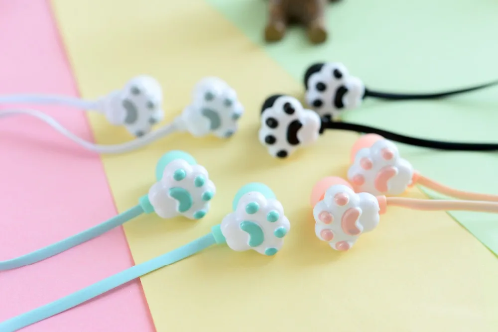 Chiclits 3.5mm in-ear Earphone Cartoon Cat Paw Headphone With Microphone Pack Boxes  for iPhone Samsung Android (6)