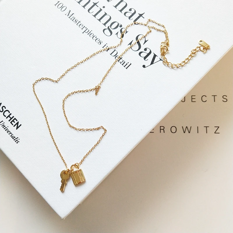 8590444960_2113301229