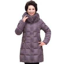 Толстый пуховик для матери среднего возраста, женская зимняя куртка средней длины с меховым воротником и капюшоном, теплое пальто на белом утином пуху, большие размеры