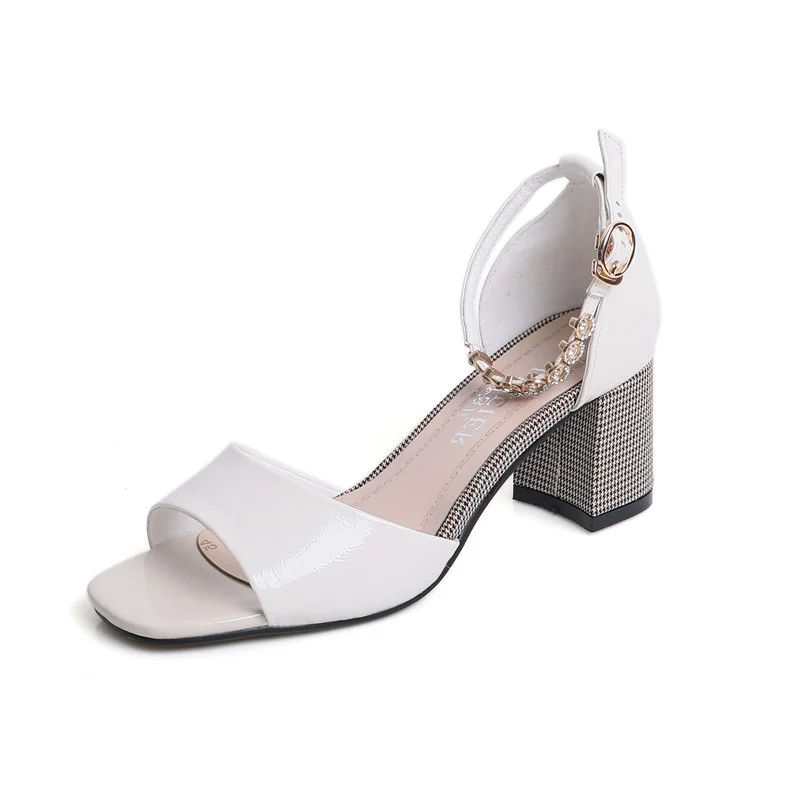 

Summer new sandals, women's 2018 lattices, rough with Chinese and Korean clasp genuine leather fish mouth sandals.