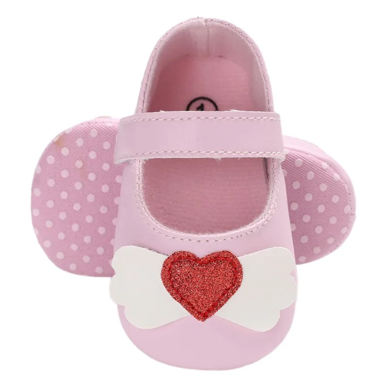 Первые ходунки; обувь новорожденного принцессы для девочек; модная Нескользящая Демисезонная обувь из искусственной кожи с мягкой подошвой в форме сердца