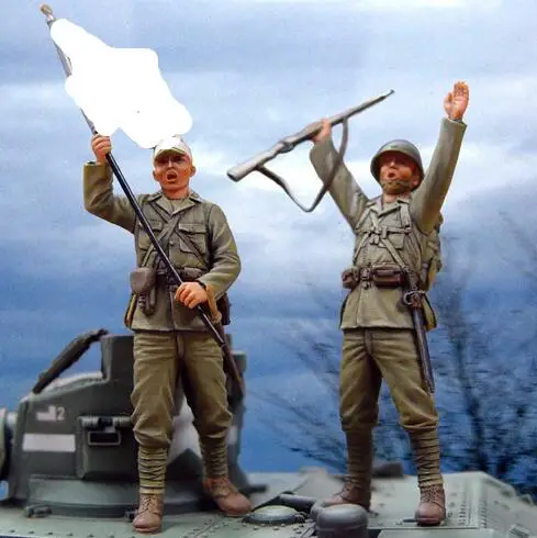 

1/35 Resin Kits Soldier Cheers Victory With Flag 2pcs/set (no Tank)