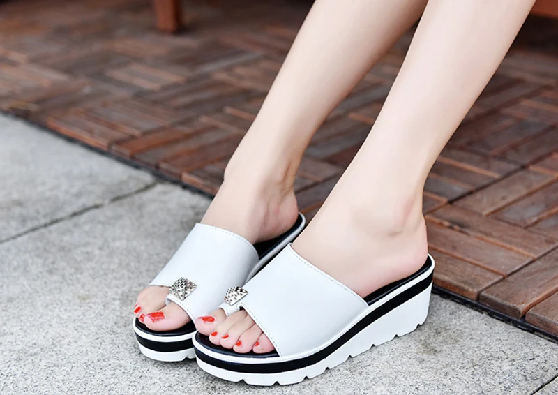 New-exhibition-Women-sandals-2019-summer-ladies-toe-slip-sandals-fashion-rhinestone-thick-bottom-wedge-fish-mouth-slippers-shoes (22)