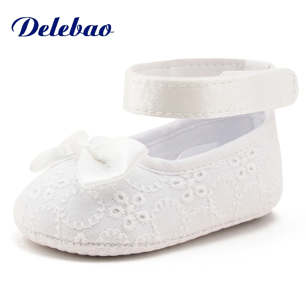 Белые туфли для крещения для новорожденных; дизайнерские детские туфли принцессы с кольцом