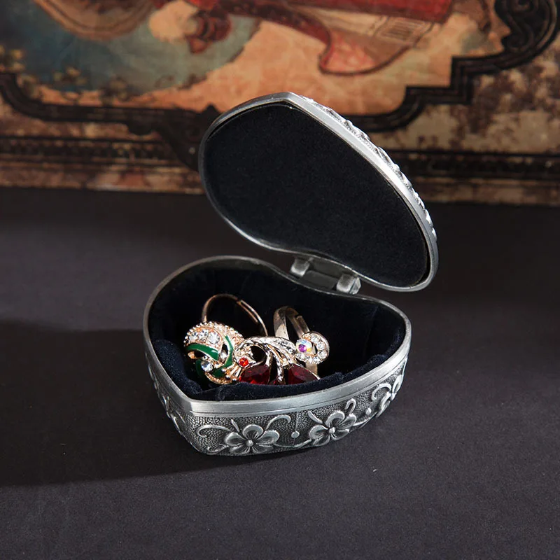 

Creative Heart Shaped Rose Vintage Storage Box Heart Shaped Metal Pocket Jewelry Box Wedding Gift Box Gift