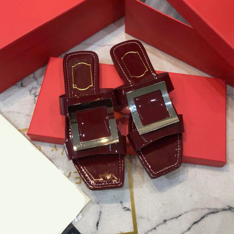 

Lady Outdoor Indoor Non-Slip Flip Flop 2019 Summer Woman Solid Color Square Head Shoes Comfortable Sexy Shining Metal Decoratio