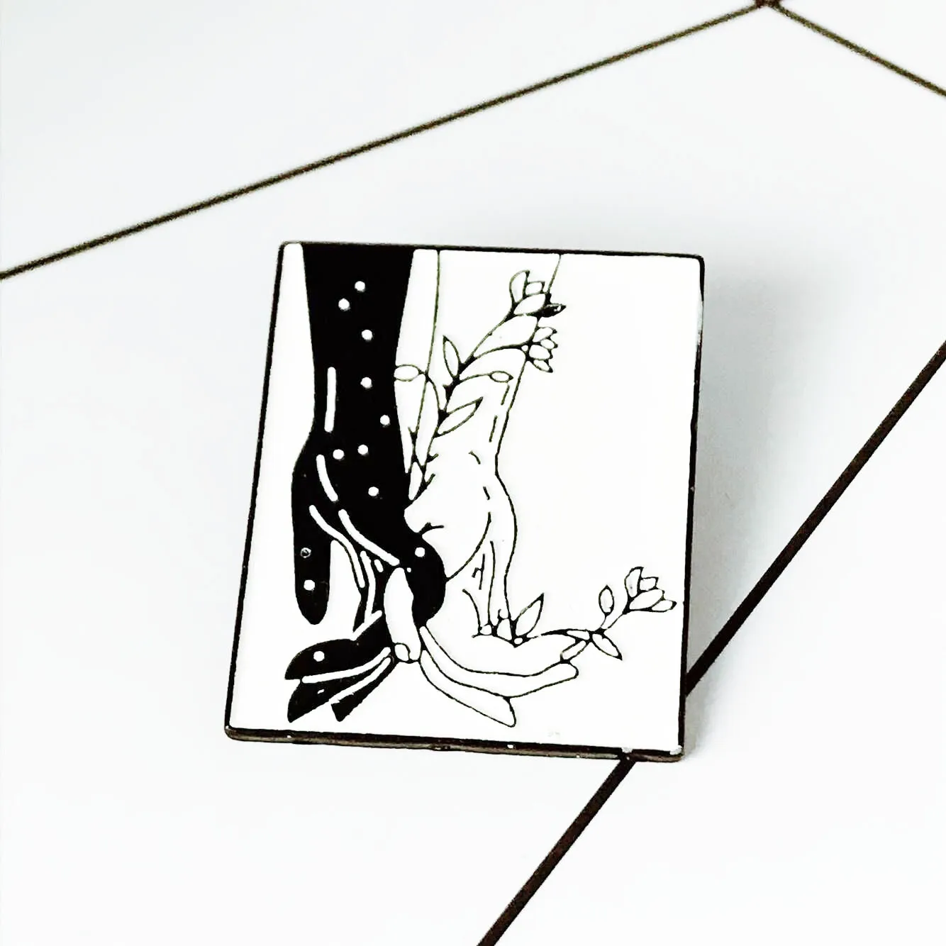 

Hand Painted Badges Lover Hand In Hand Brooch Romantic Pins Enamel Pin Jewelry Lovers Brooches for Women Backpack Accessories