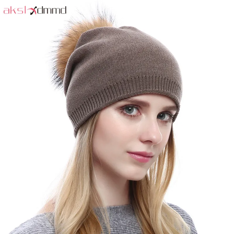 AKSLXDMMD Gorro Mujer кашемировая шапка модный шарик из меха енота вязаная шапка новая осенняя и зимняя женская теплая хедж шапка LH1094