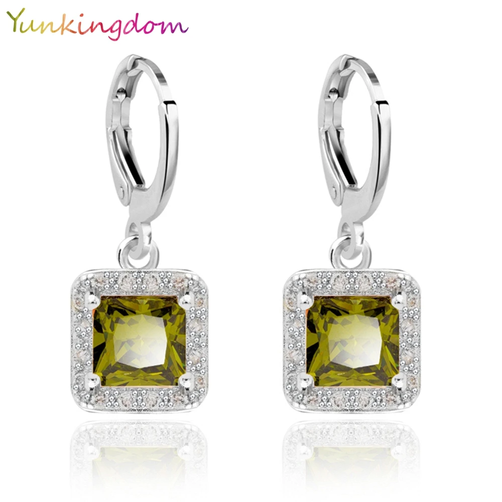 Квадратные серьги Yunkingdom из белого золота с искусственным драгоценным камнем