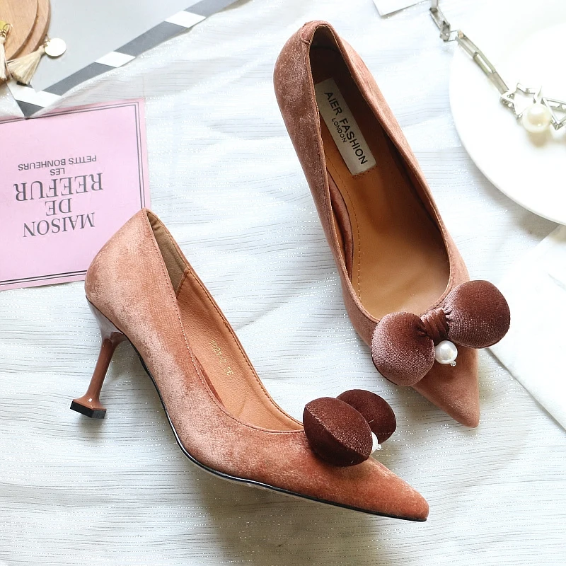 pointed bow heels