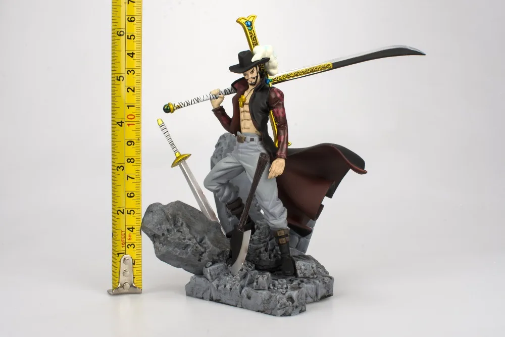 14cm Anime One Piece Dracule Mihawk luffy PVC Action Figure Collection Toy Free Shipping