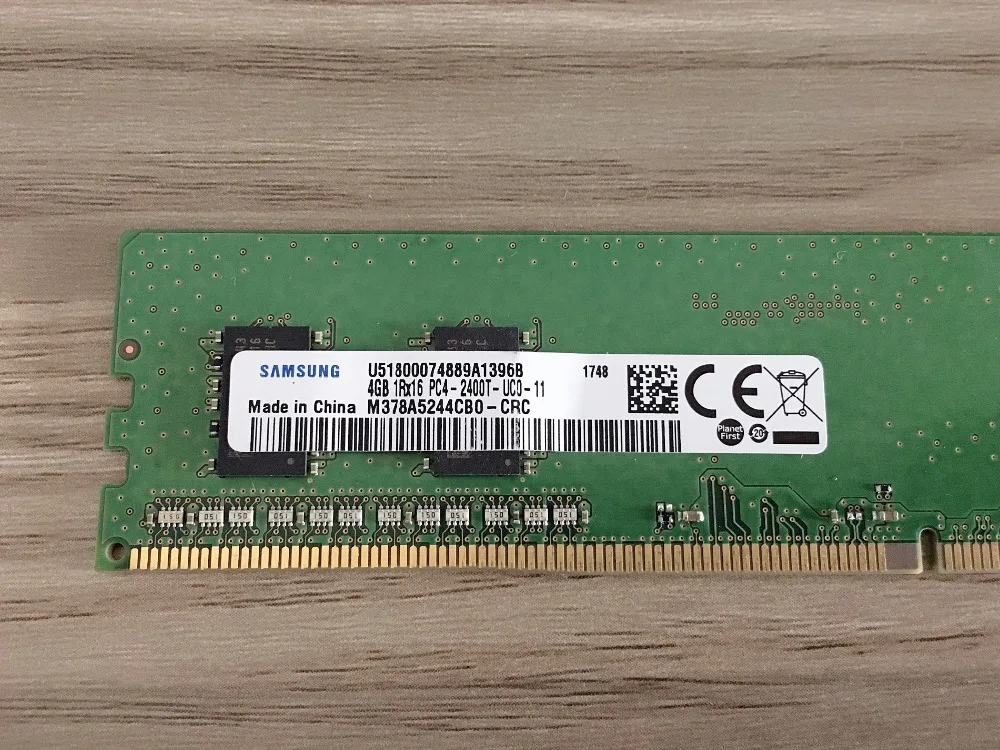 Память 4Gb DDR4 2400MHz Samsung M378A5244CB0-CRC 1Rx16 PC4-2400T