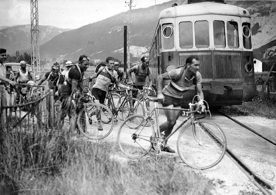 Классические настенные наклейки The peloton in 1906 для велосипеда клуба гонки на