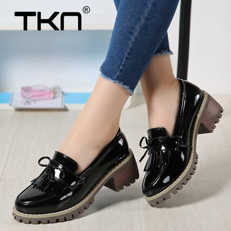 

TKN 2019 Spring Oxfords Women Patent Leather Brogues Fringe Slip-On Shoes Middle Heels Oxford Shoes For Women Boat Shoes 985