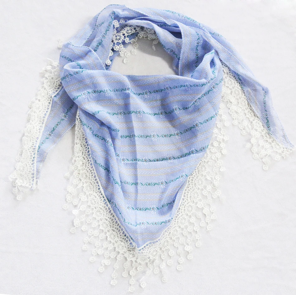 

Fashion Women Blue Triangular Scarf With Tessel Flower Printing 160*50cm