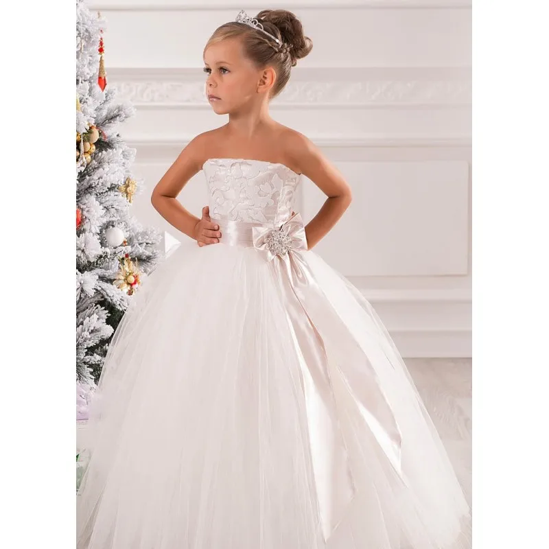 

New 2019 Ball Gown Off the Shoulder Lace Flower Girls Dresses For Weddings Tulle Vintage White First Communion Dresses For Girls