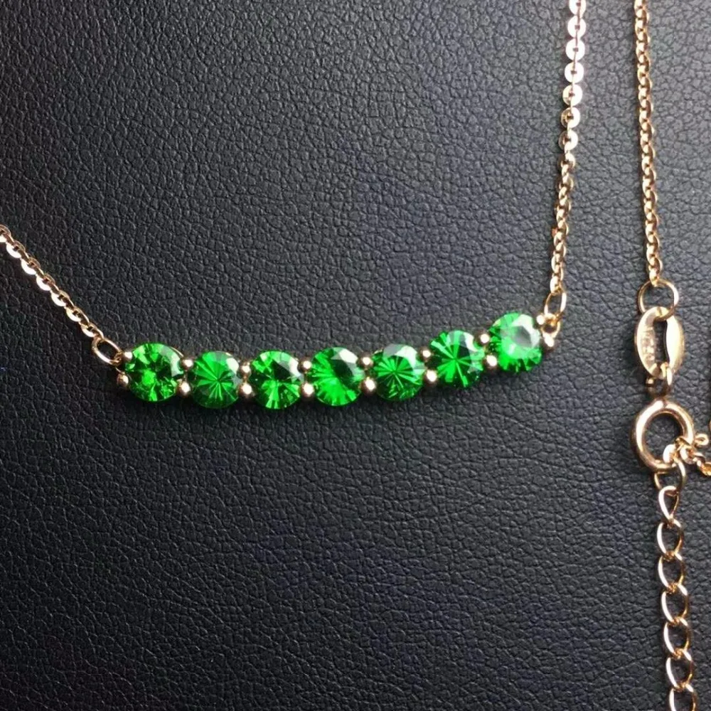 

Natural Tsavorite,18K gold Seiko Inlaid,Bare stone 1.7ct,Bare stone specification 4 * 4mm,Total weight 17.5ct