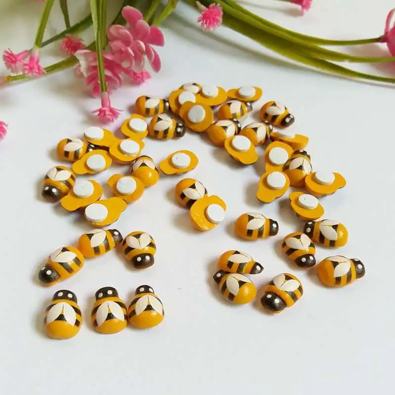Yellow Pearlised Buttons X 10 Sewing//Costume//Crafts//Scrapbooking