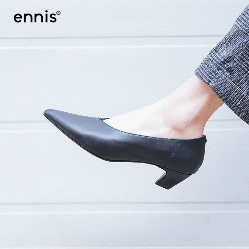 ENNIS/Новинка года; осенние женские туфли-лодочки из натуральной кожи; модные женские туфли-лодочки с острым носком на среднем каблуке; цвет черный, бежевый; туфли с закрытым носком; P946
