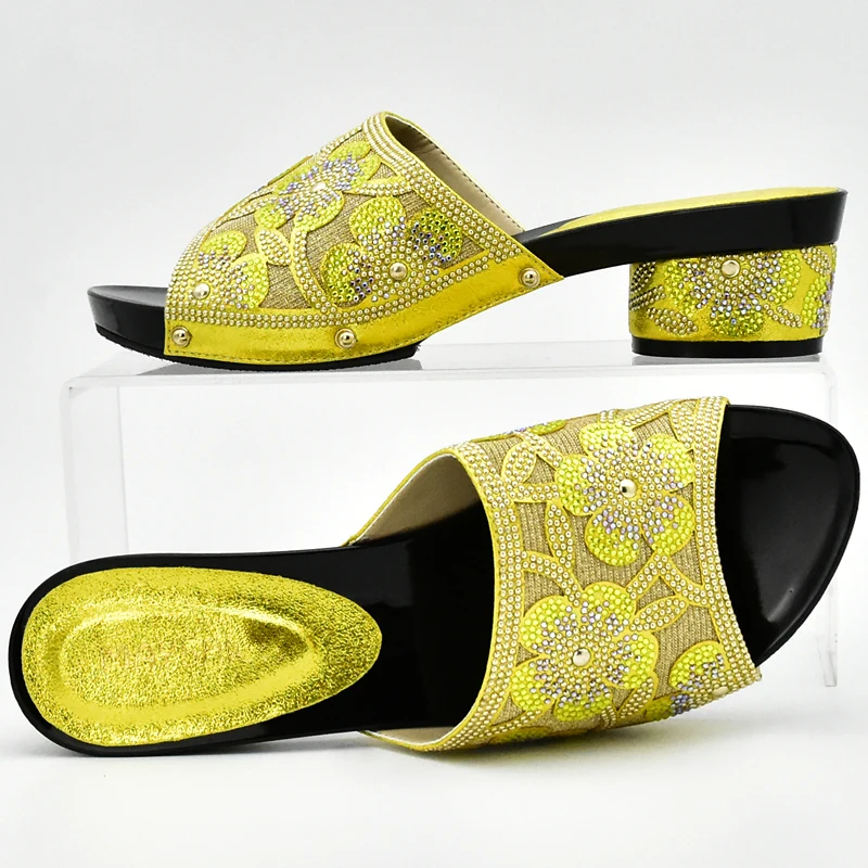 Новейший комплект из туфель и сумочки желтого цвета в африканском стиле; итальянский Женский комплект из туфель и сумочки со стразами