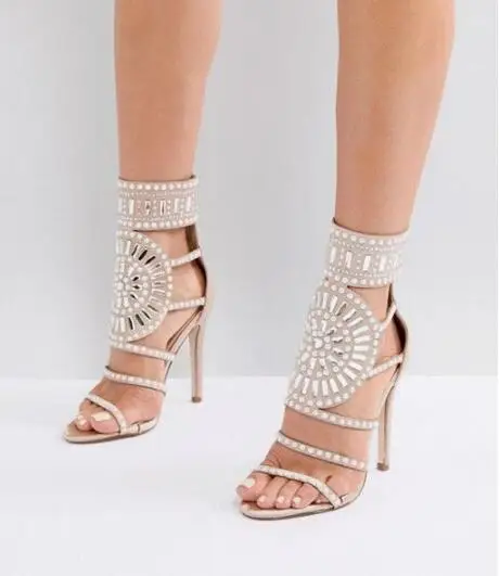 Элегантные белые женские сандалии-гладиаторы с жемчугом и кристаллами, женские модельные туфли на высоком каблуке с открытым носком и