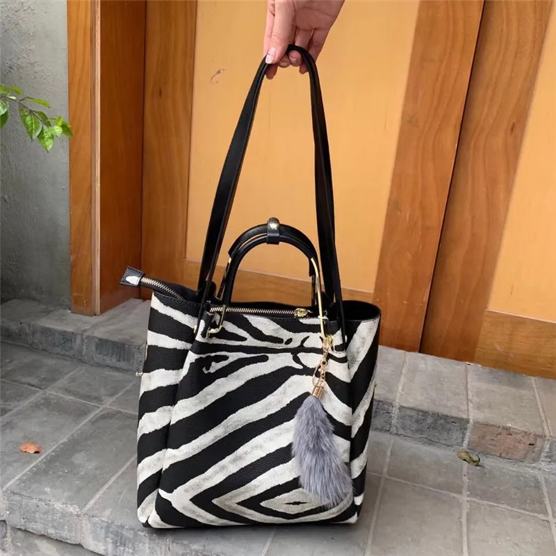 

2019 Summer New Zebra Pattern Shoulder Bag Fashion Large Capacity Black and White Striped Handbag Messenger Bag Women Handbags