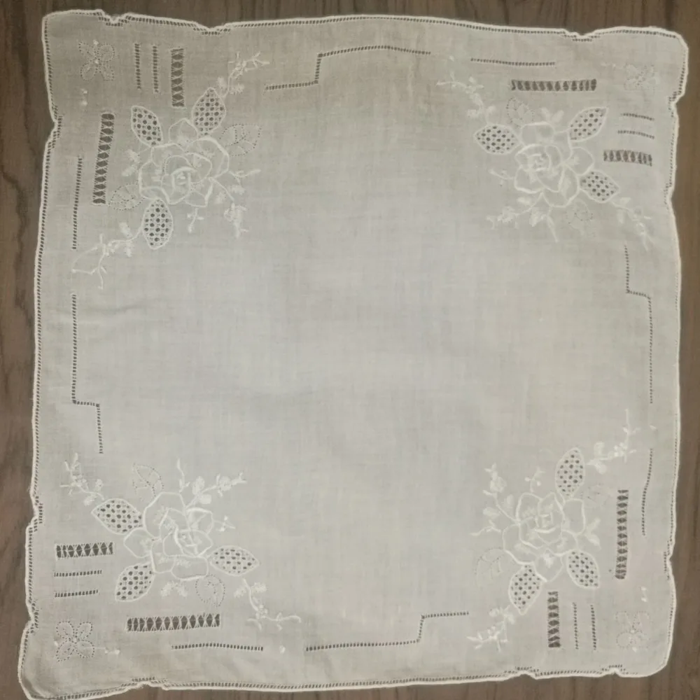 2 шт./лот 2 разных стилей Handkerchiefs11.5x11.5 "белый льняной ручная вышивка Винтаж цветочные платки Hanky для невесты подарки