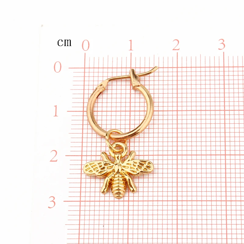 1 пара шикарный маленький золотого цвета пчела кулон серьги-кольца для женщин милые стереоскопические насекомые серьги Модные ювелирные изделия подарок E542