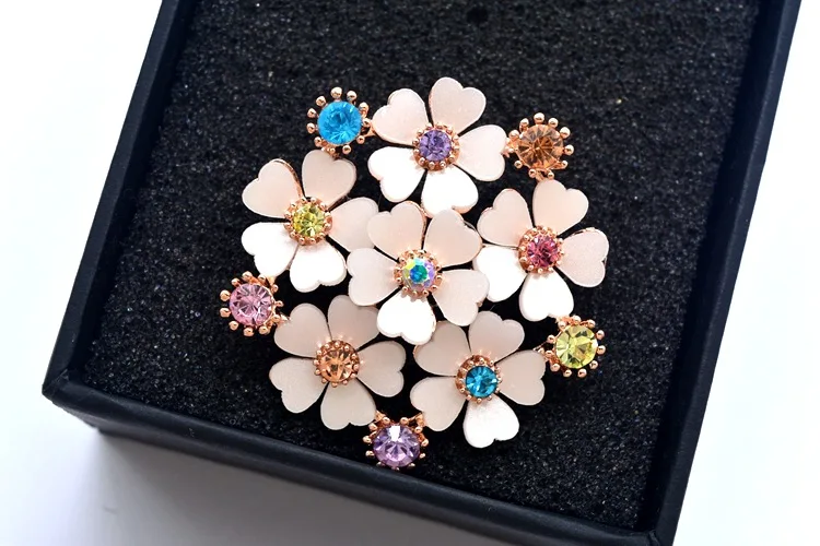Модная популярная брошь в виде букета с кристаллами от Swarovski милая булавка на