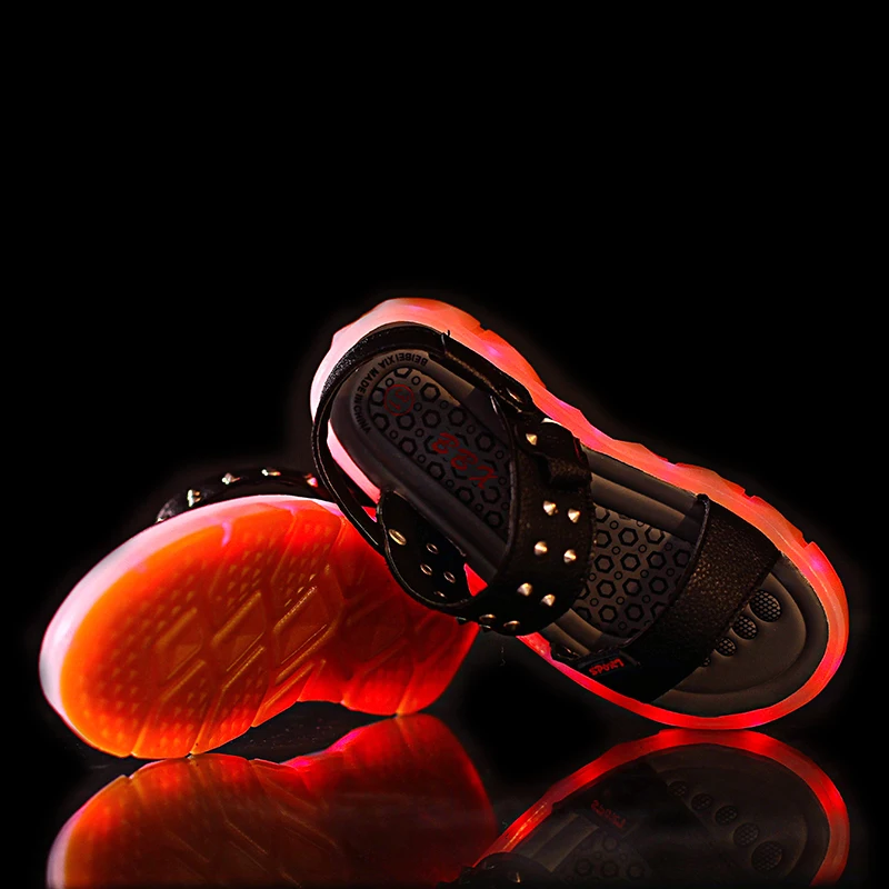 UncleJerry USB перезаряжаемые сандалии для девочек и женщин с заклепками светящаяся обувь детские пляжные сандалии Детская летняя обувь детская обувь