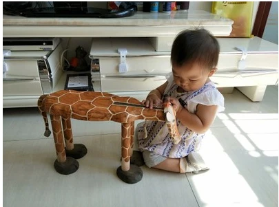 Hand-Carved Solid Wood Giraffe Shoes Stool Ornaments Seat Animal Shaped Wooden Chair for Baby Kids 1-4 Years Designer Furniture Hand-Carved Solid Wood Giraffe Shoes Stool Ornaments Seat Animal Shaped Wooden Chair for Baby Kids 1-4 Years Designer Furniture