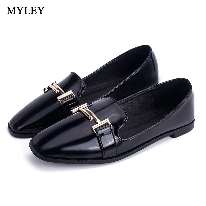 Vente MYLEY 2017 Femmes Oxfords Chaussures En Cuir Souple En Métal Décoration Bout Carré Richelieu Rétro Mocassins Punk Cool Décontracté Chaussures