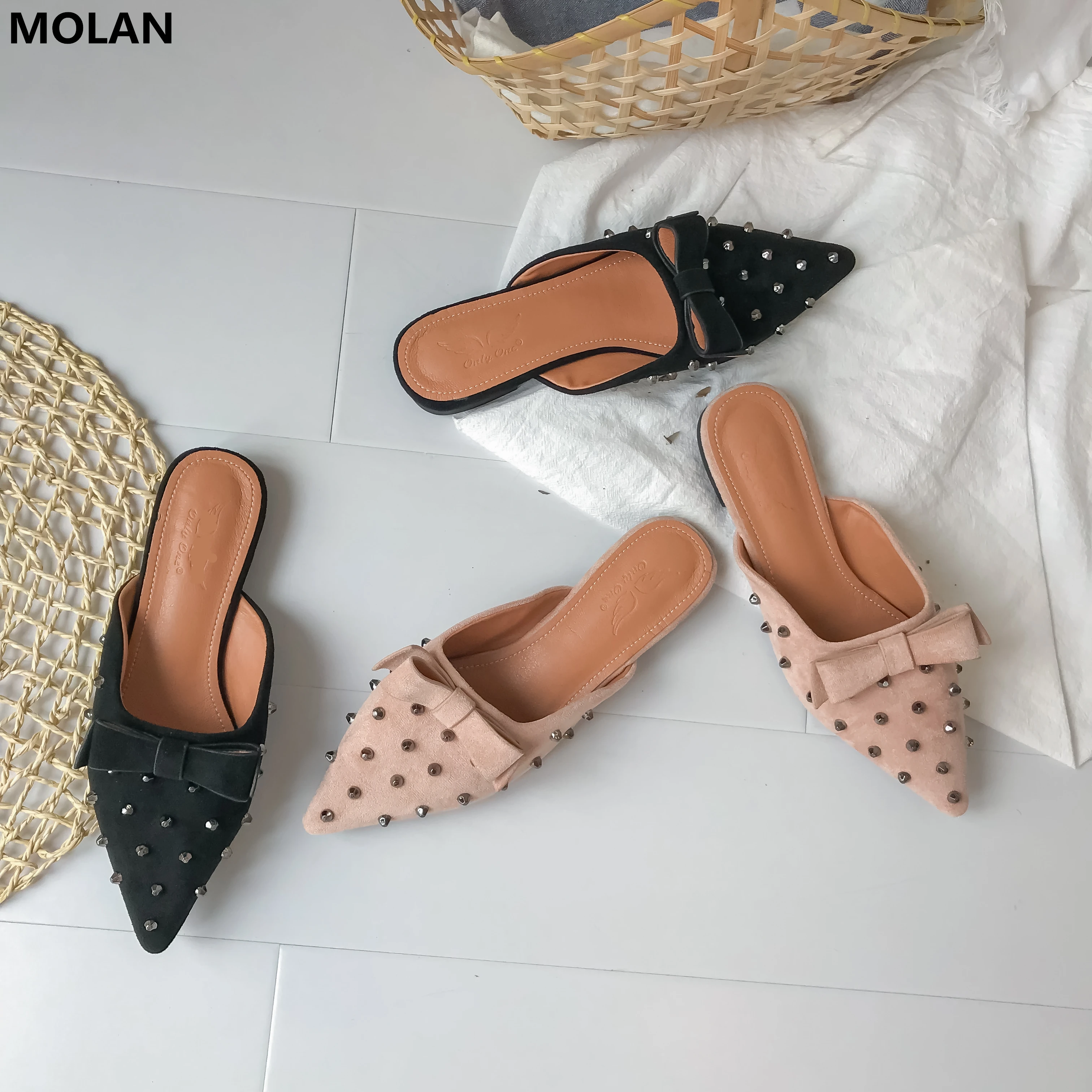 MOLAN/брендовая Дизайнерская обувь 2019 г.; Роскошная обувь с заклепками и бантом; женские пушистые тапочки на плоской подошве; Лоферы без