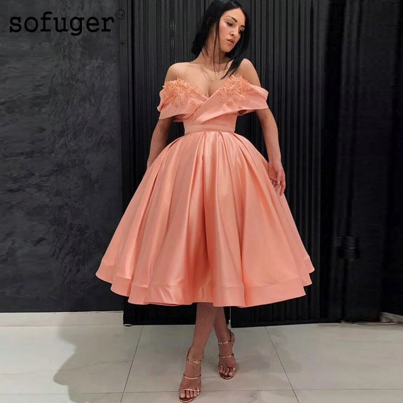 

2019 Sofuge Tea Length Short Prom Dresses With Flower V Neck Sexy Backless Off Shoulder Robe Off the Shoulder Party Evening Gown
