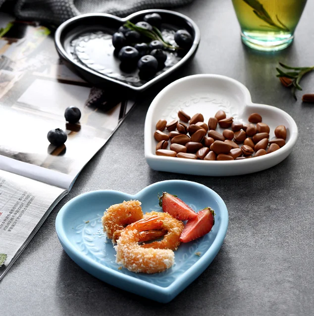 

Nordic Heart Shape Tableware Ceramic Dinner Plate Dish Storage Trays Jewelry Desserts Snack Dish Fruit Plate Home Decor LF345
