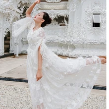 Белый Снежная королева Длинные Flare средневековой рукавами платье с вышитыми бабочками Ренессанс платье принцессы Виктория Платье/Мария-Антуанетта