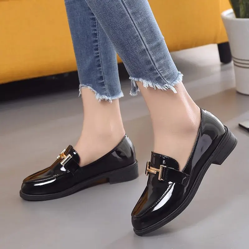 

Spring Autumn Women Flats Shoes Ballet Flat Metal Button Patent Leather Slip on Moccasins Ladies Ballerina Espadrilles Creepers