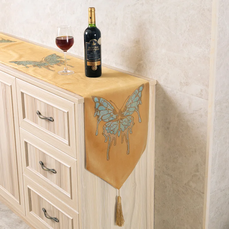 

European-style precision velvet rhinestone diamond butterfly table table flag Shoe cabinet TV cabinet table runner