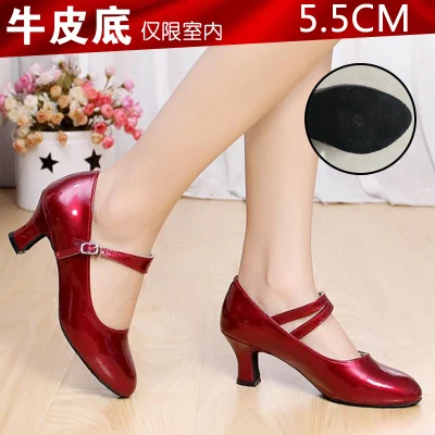 Женские туфли для латинских танцев с мягкой подошвой, женские туфли для бальных танцев, Танго, сальсы, латинских танцев для девочек, туфли для латинских танцев, размеры 34-42 - Цвет: 5.5CM heel red