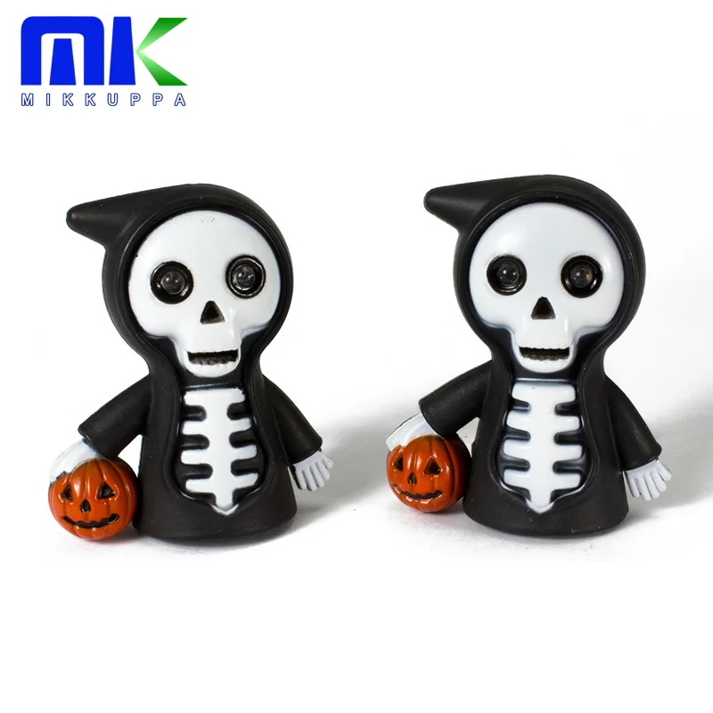 

Mikkuppa 1Piece Halloween Death LED Sounds Shiny Keychain Cartoon Creative Gift Car Jewelry Pendant Car Styling