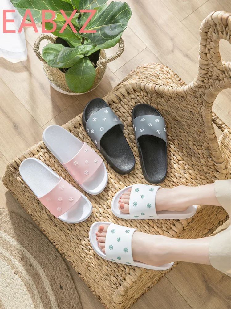 

EABXZ Snowflake Japanese slippers women wear indoor non-slippery home outside summer couples home cool slippers house slippers