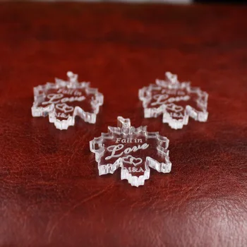 

50 pcs Customized crystal Maple Leaf Personalized mr mrs name Initials Wedding souvenirs Table Decoration Centerpieces Favors